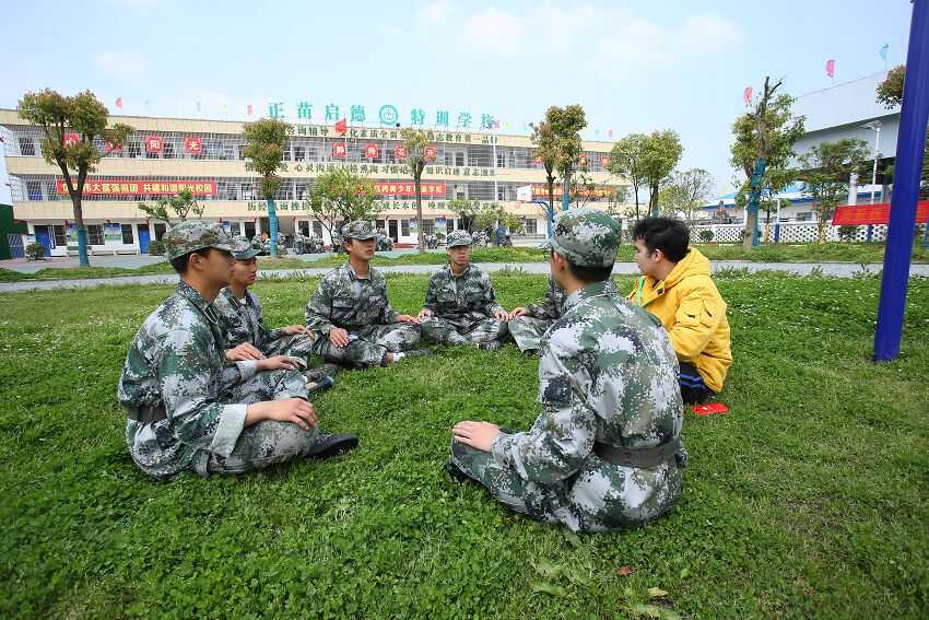 网瘾辅导学校收费是多少？网瘾形成原因有哪些？(图1)