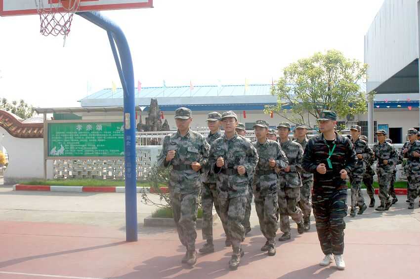 网瘾少年的彻底戒除网瘾之路(图2)