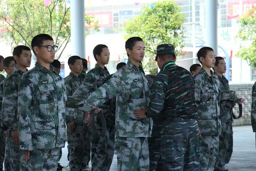 如何帮助青少年摆脱网瘾我们该怎么办(图1)