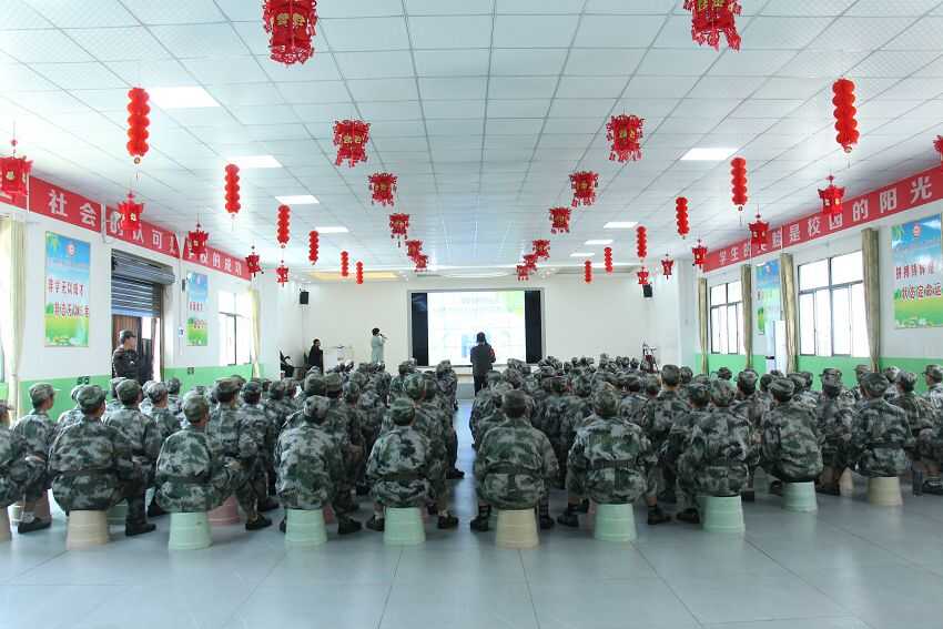 为什么儿童有网瘾？改变家庭教育的错误方式(图1)