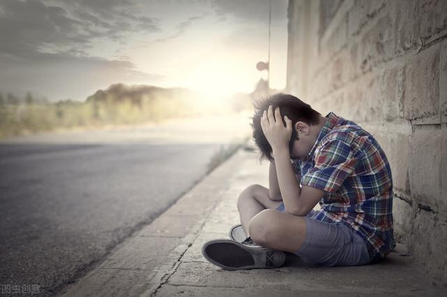 男孩叛逆期暴躁发疯似的(叛逆期的男孩情绪反复)(图9)